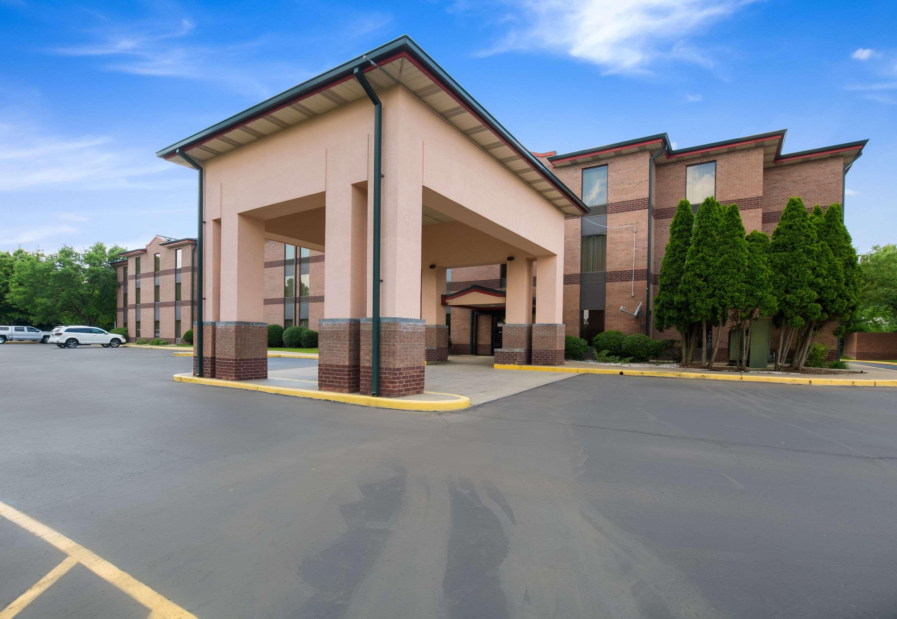 Quality Inn & Suites Sellersburg Extérieur photo