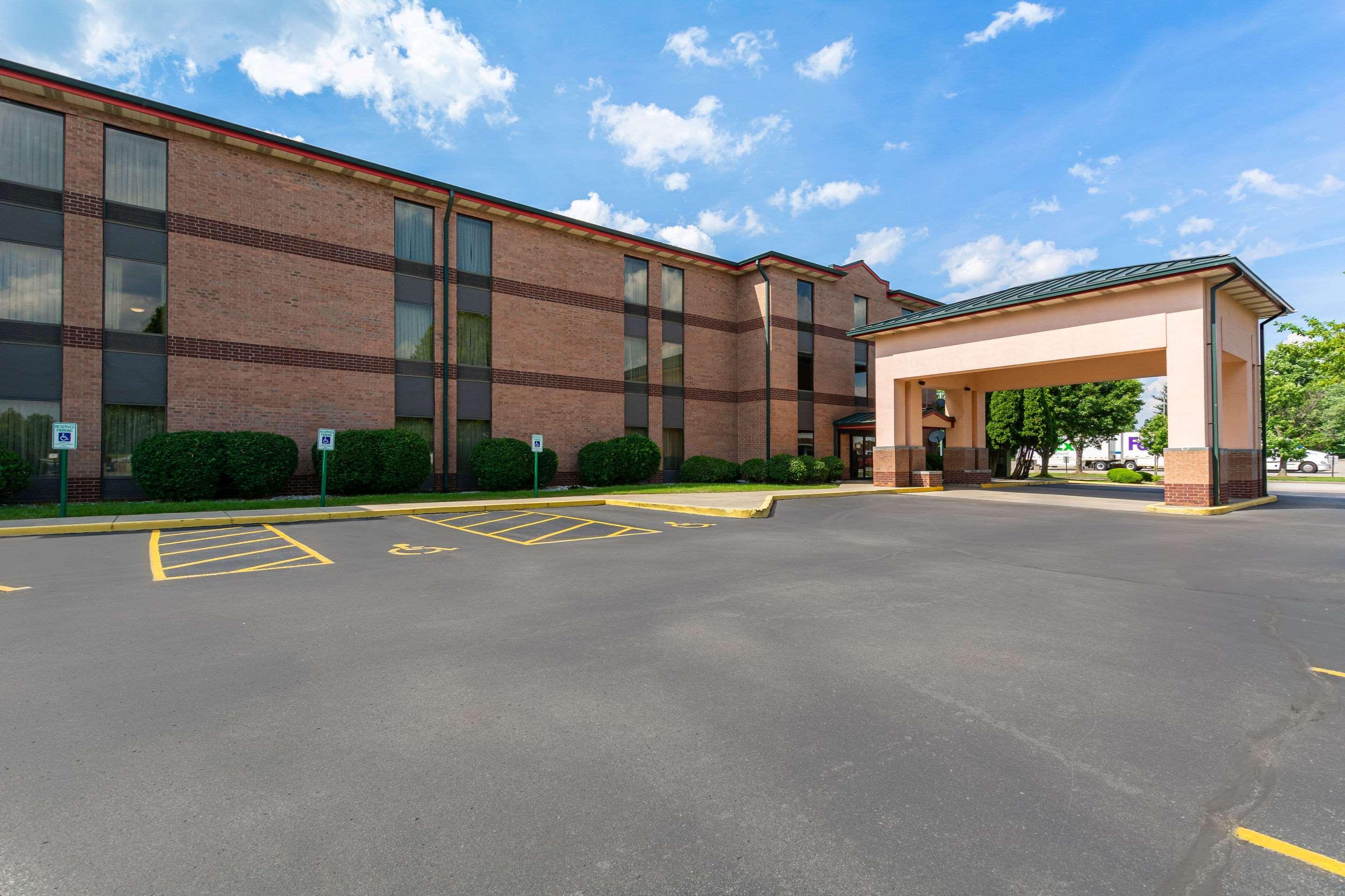 Quality Inn & Suites Sellersburg Extérieur photo