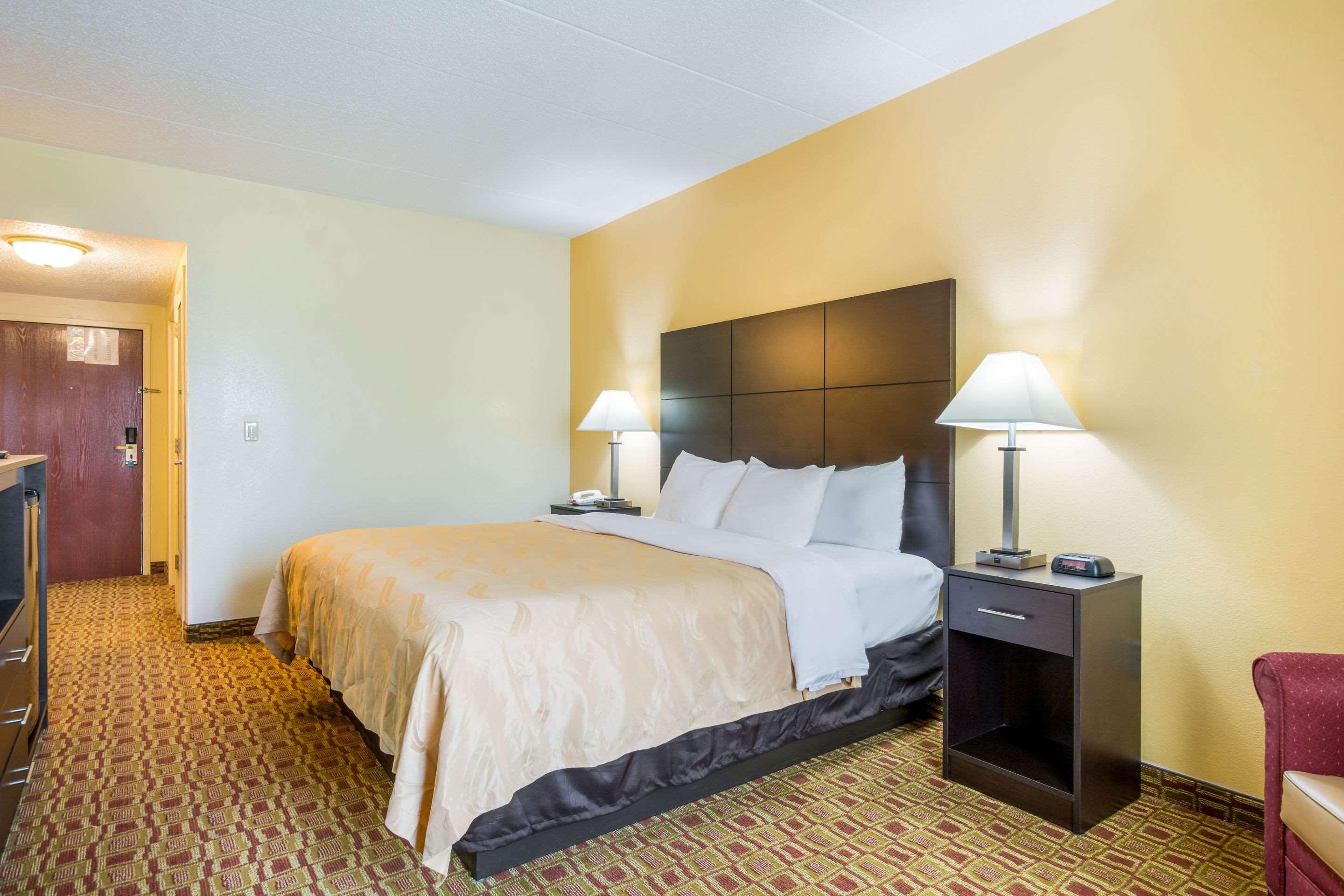 Quality Inn & Suites Sellersburg Extérieur photo