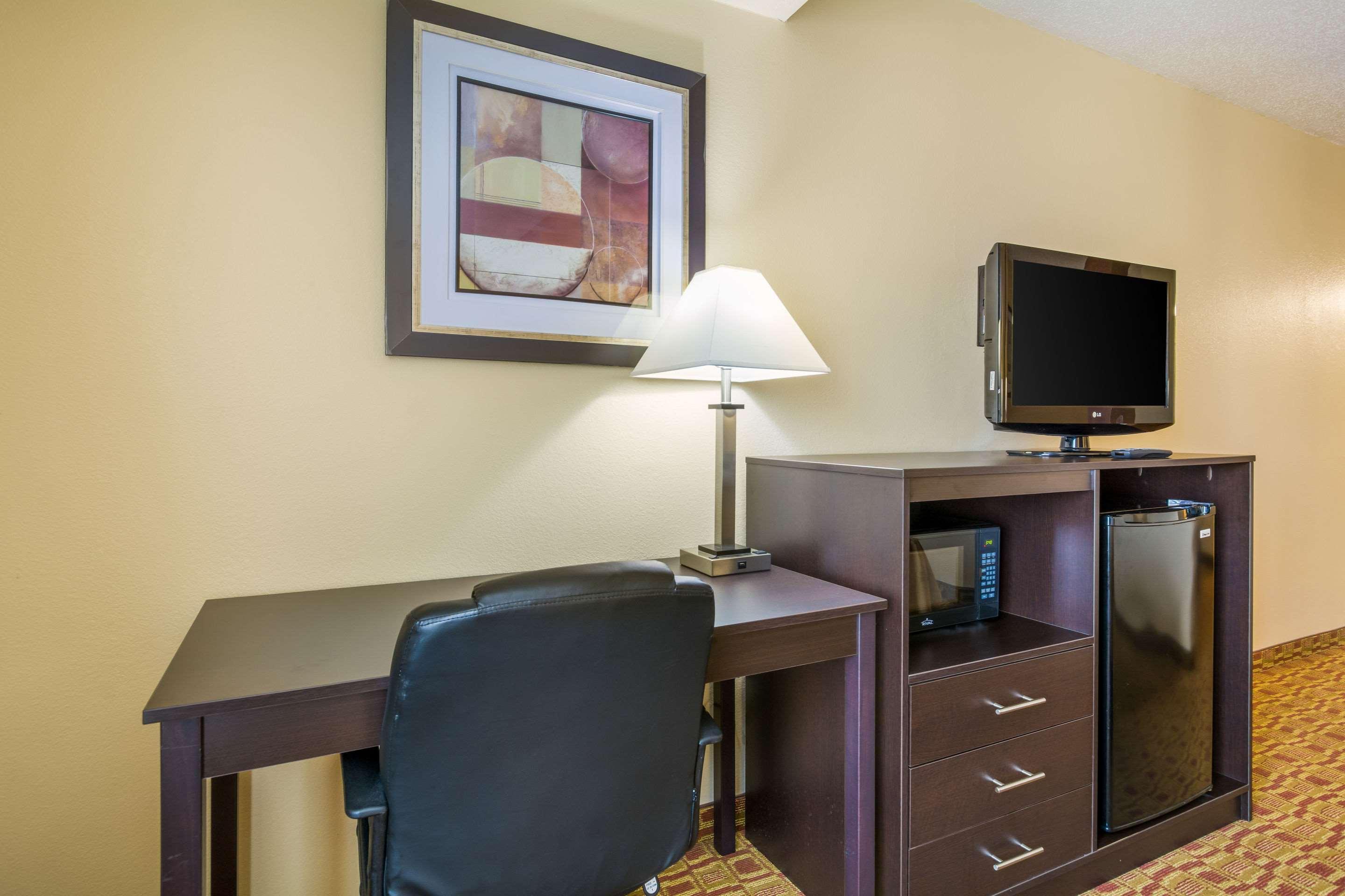 Quality Inn & Suites Sellersburg Extérieur photo