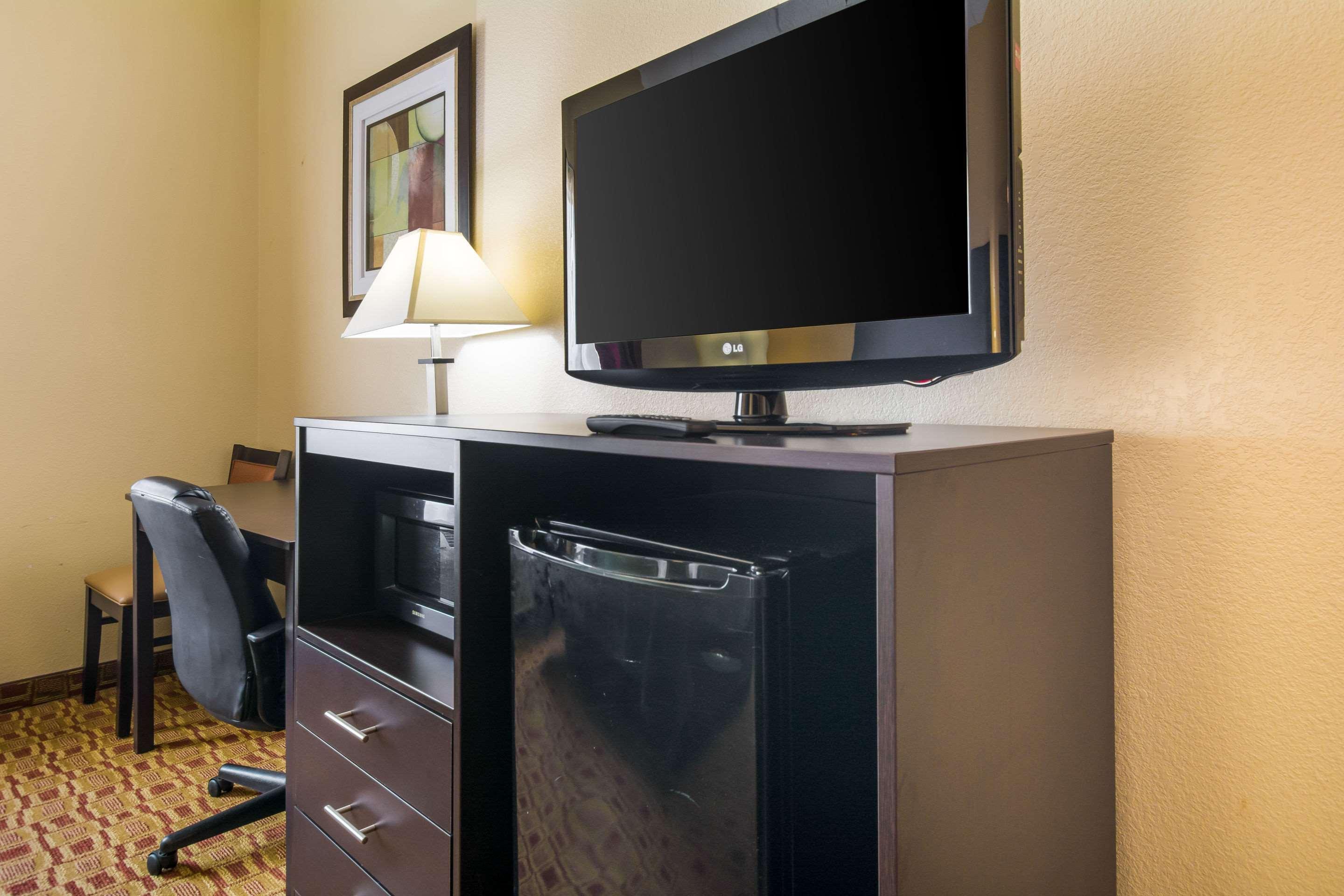 Quality Inn & Suites Sellersburg Extérieur photo