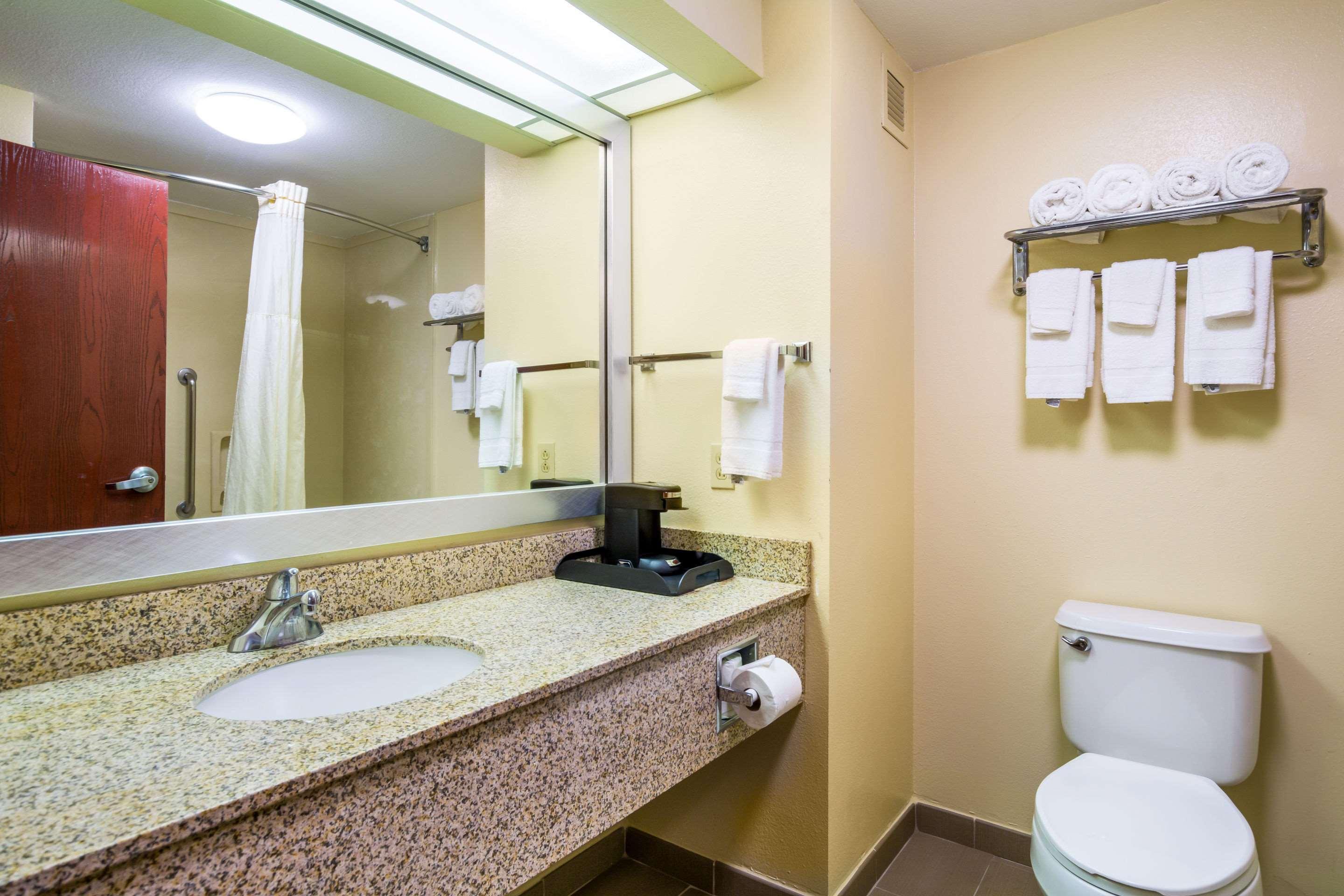 Quality Inn & Suites Sellersburg Extérieur photo
