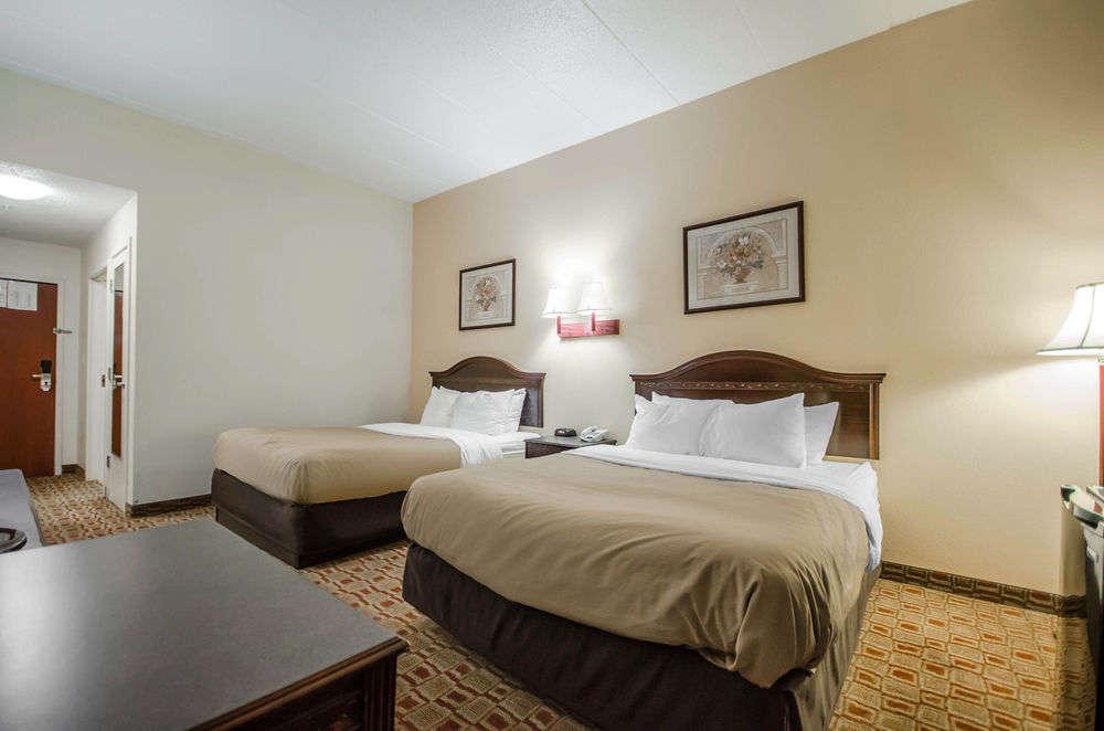 Quality Inn & Suites Sellersburg Extérieur photo