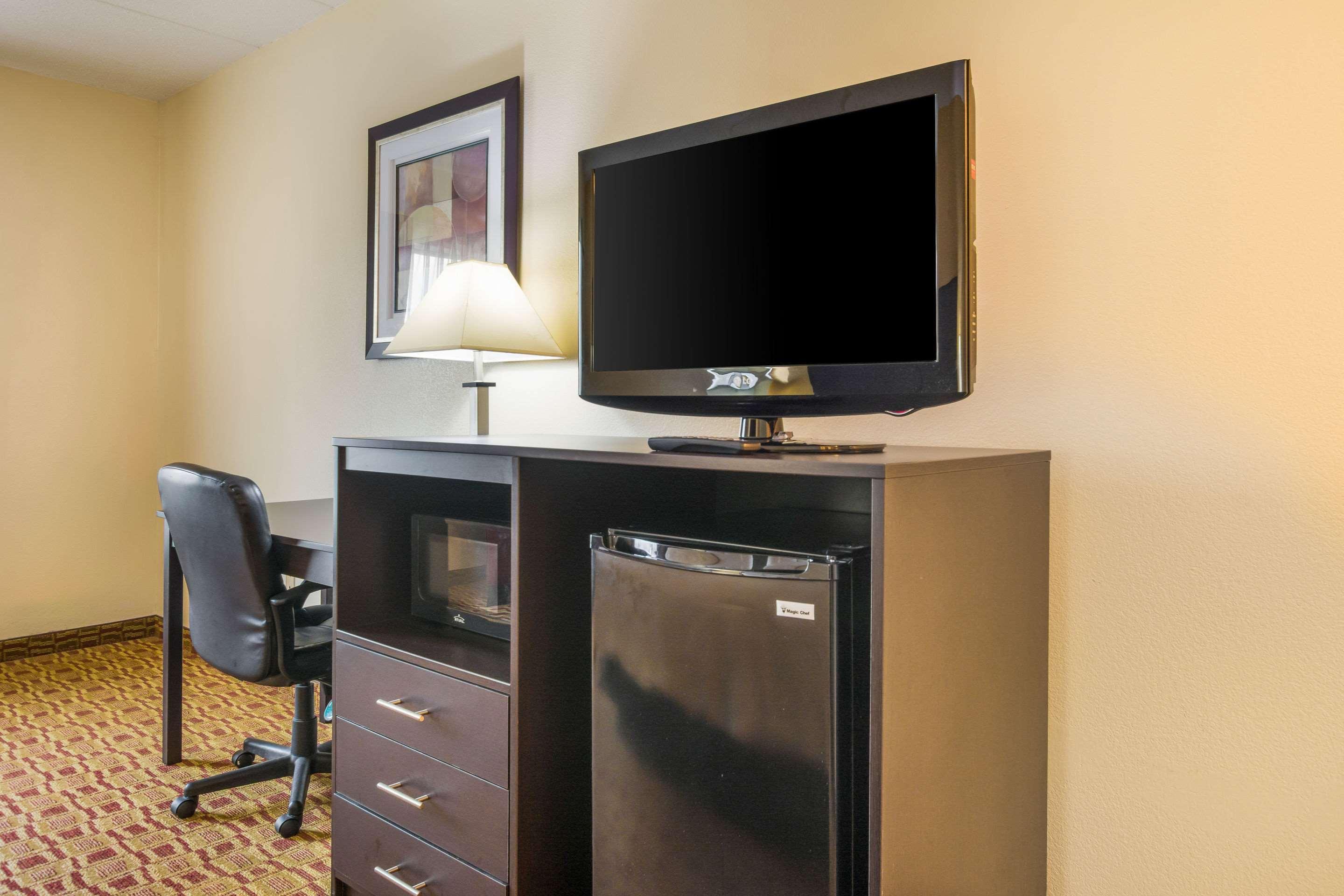 Quality Inn & Suites Sellersburg Extérieur photo